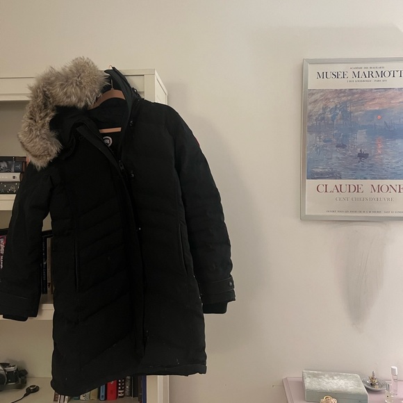 Canada Goose Jackets & Blazers - Women’s size M canada goose, shelburne (extra warm) fit